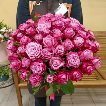 Букет из 51 малиновой розы 50 см Сакура