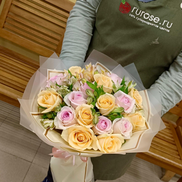 Букет из роз и альстромерий "Нежное Прикосновение" Букет из роз и альстромерий "Нежное Прикосновение"