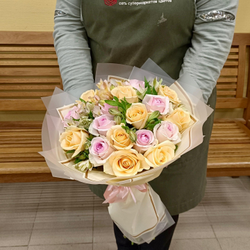 Букет из роз и альстромерий "Нежное Прикосновение" Букет из роз и альстромерий "Нежное Прикосновение"