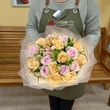 Букет из роз и альстромерий "Нежное Прикосновение" Букет из роз и альстромерий "Нежное Прикосновение"