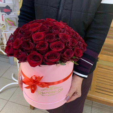Коробка с красными розами Любимая