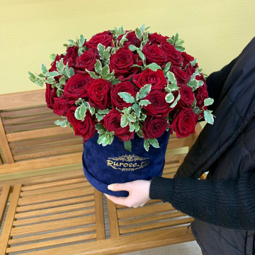 Коробка с красными розами Стелла